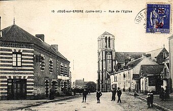 Carte postale ancienne de la rue de l'église à Joué-sur-Erdre